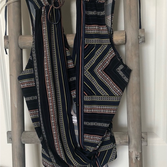 BCBGENERATION Low cut front and back bodysuit SZ XS - Picture 5 of 12